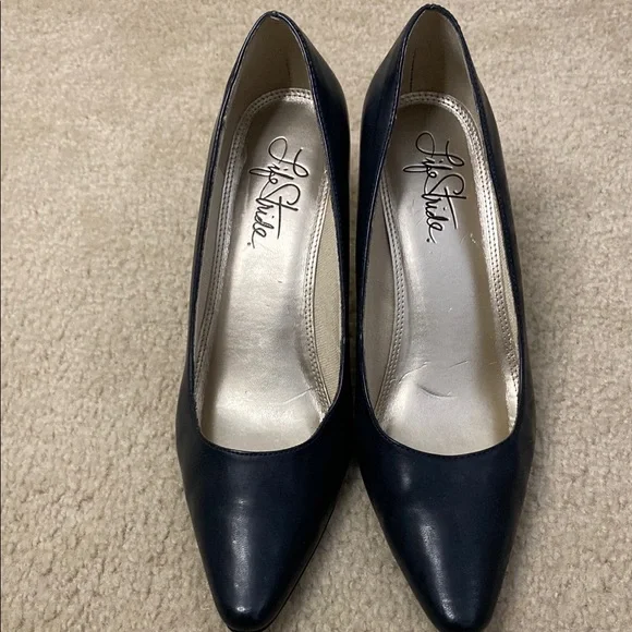 Life Stride Elegant Navy Heels - Picture 3 of 6